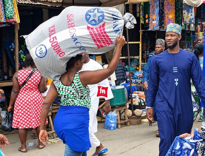 « Agbantéto » : le difficile quotidien des femmes portefaix du Grand Marché de Lomé