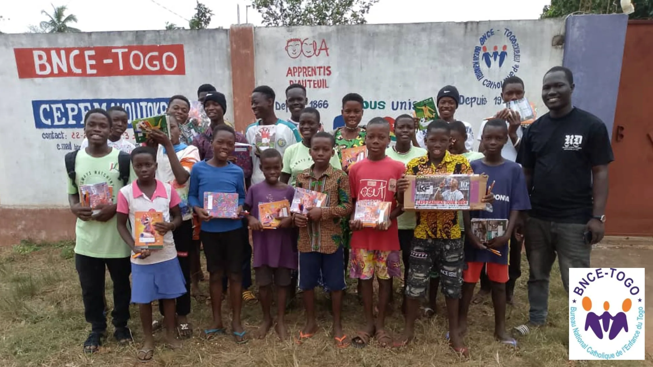 Distribution des kits scolaires aux élèves sur les antennes BNCE Avoutokpa et Atakpamé